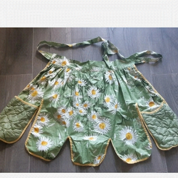 Vtg GINGHAM GIRL half apron DAISY DAISIES FLOWERS FLORAL hand pad pockets - Picture 2 of 6